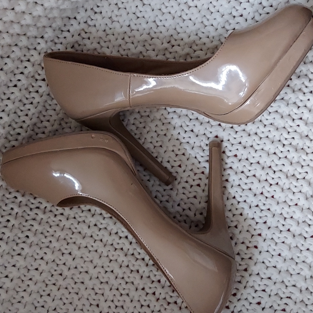 Fiona Pumps Beige 8-1/2Wide